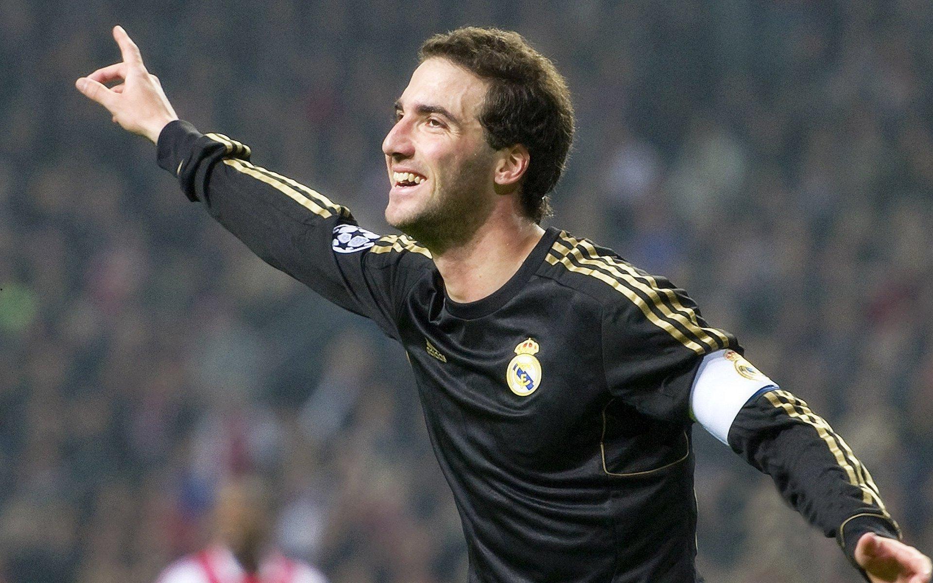 富勒姆主场激战红魔，控球略占优却难破平局僵局