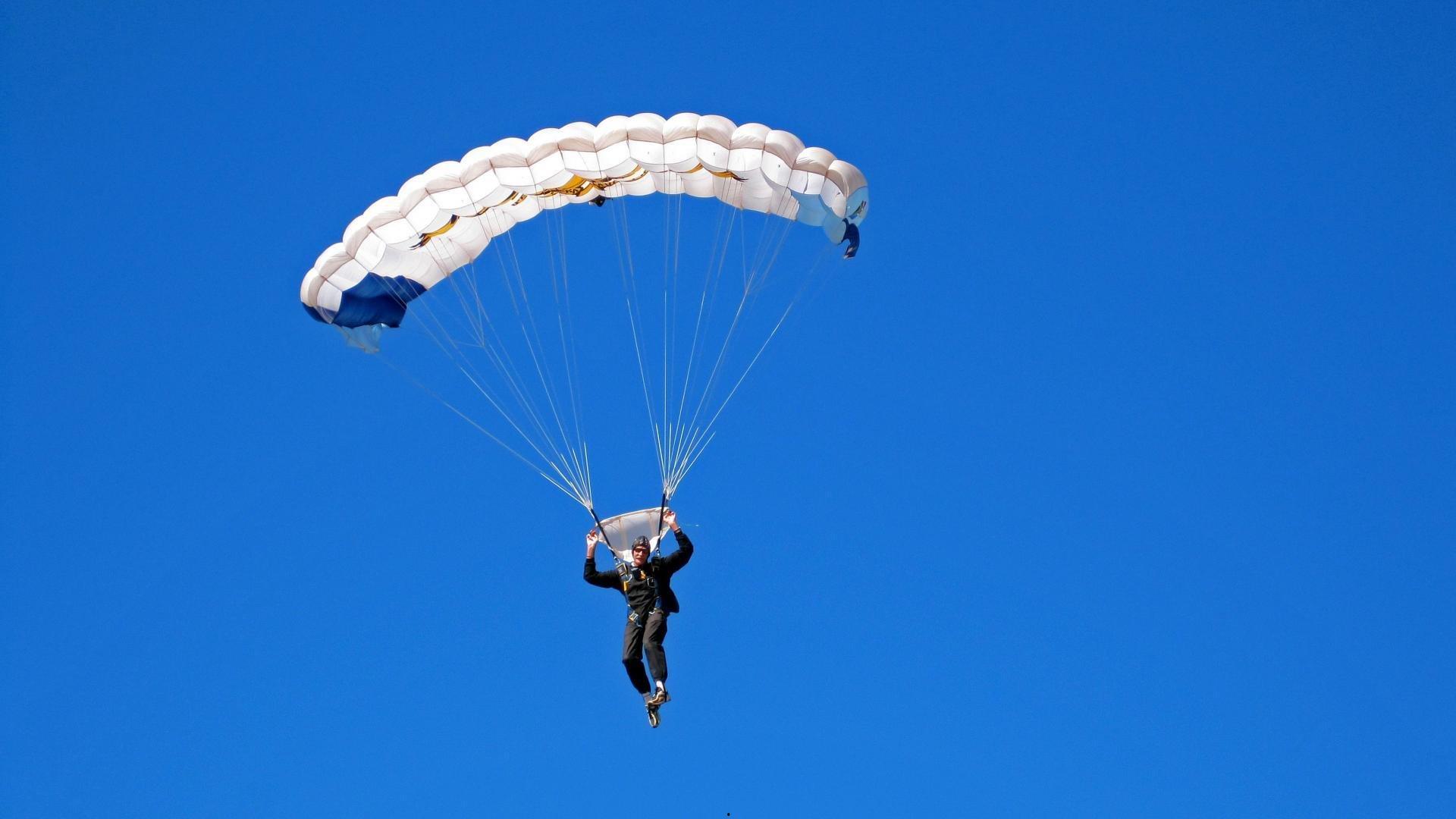 英超战报,特罗萨尔助攻帽子戏法闪耀全场,阿森纳客场3-0轻取富勒姆稳居榜首